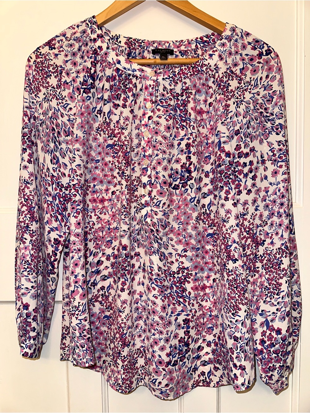 ⭐️ Talbots Med Women's Pink Floral Long-Sleeve Blouse
